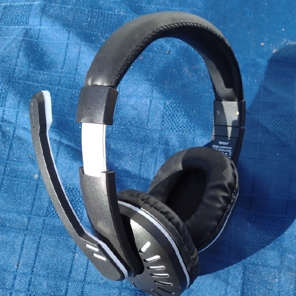 Vivatar Black and White Gaming Headset NWOT